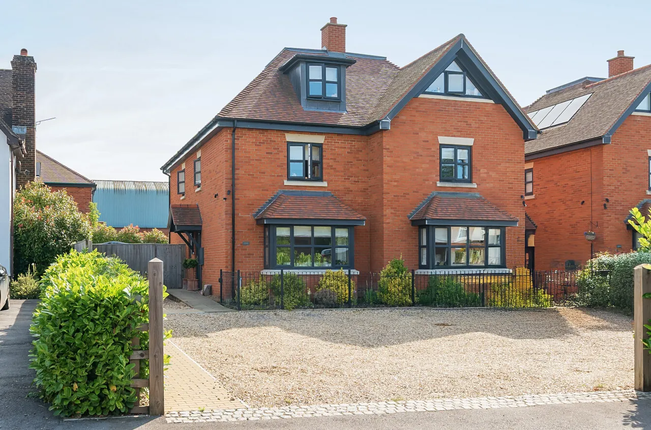 4 bed house for sale, New Farm Road, Alresford, SO24