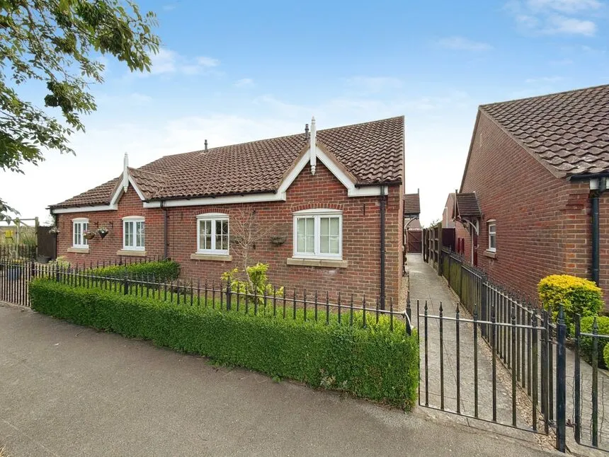 2 bed house for sale — Horncastle Road, Bardney, Lincolnshire, LN3