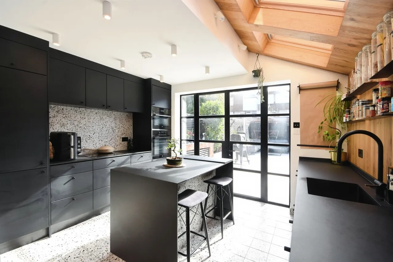 2 bed house for sale — Chase Road, Brentwood