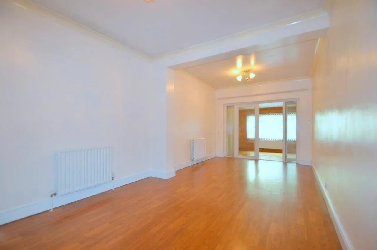 Station Crescent, Ashford, photo 6