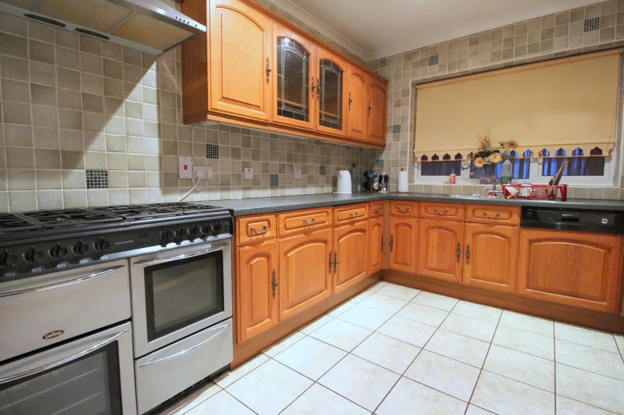 Station Crescent, Ashford, photo 7