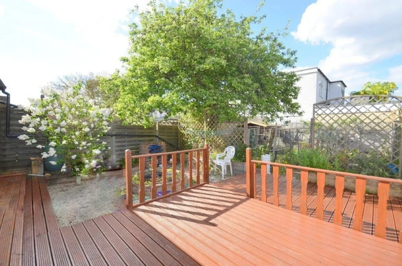 Station Crescent, Ashford, photo 2