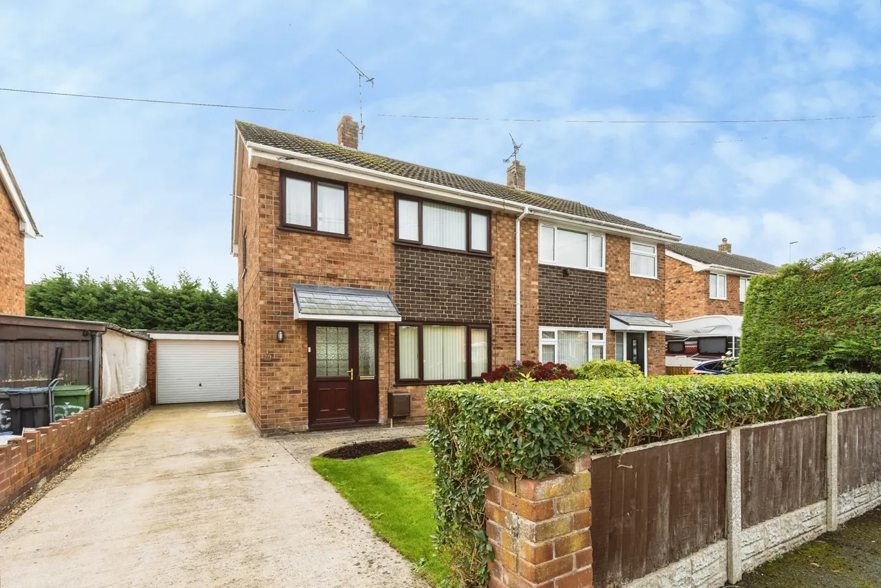 3 bed house for sale, Ffordd Madoc, Llay, LL12