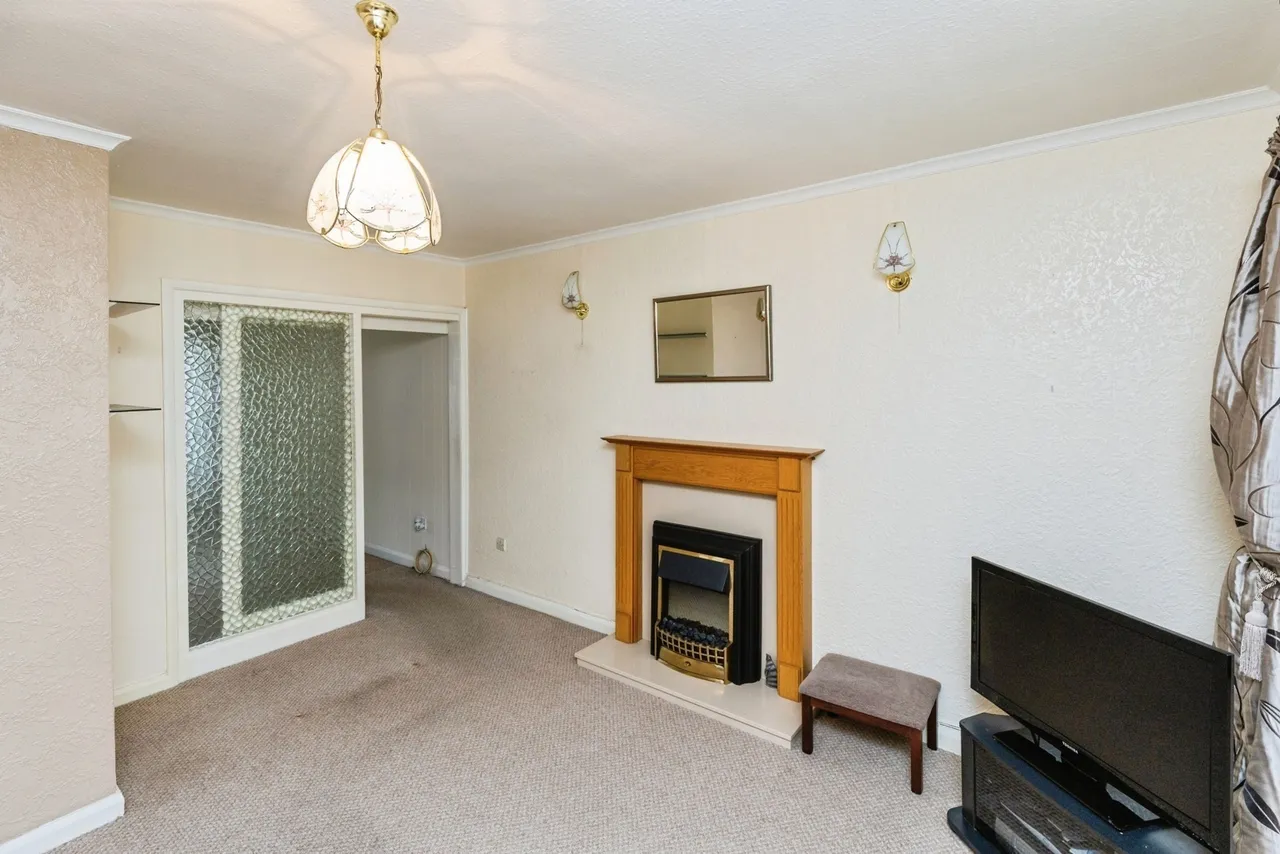 Ffordd Madoc, Llay, LL12, photo 2