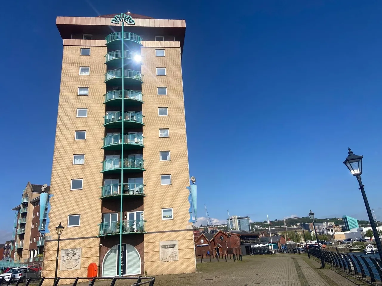 2 bed flat to rent, Pocketts Wharf, Maritime Quarter, SA1