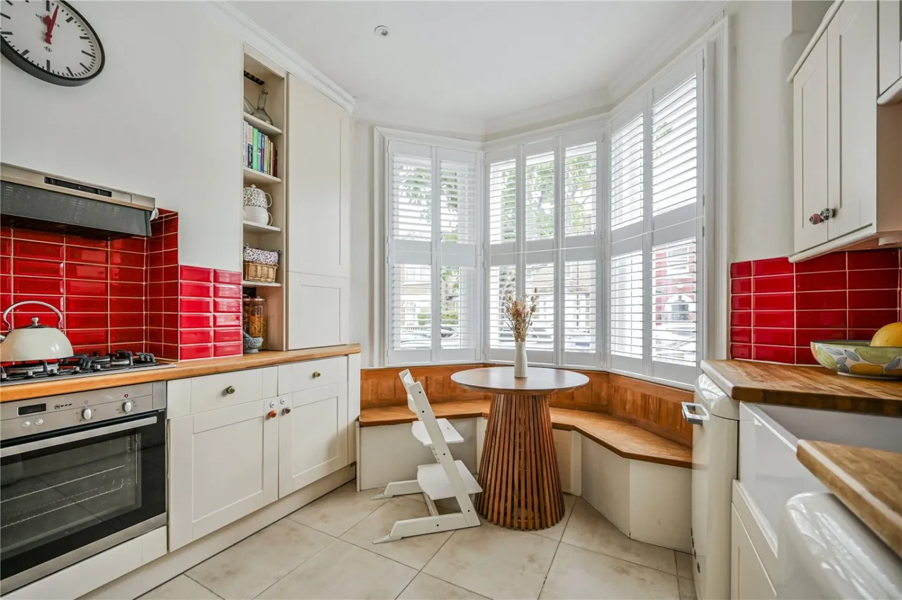 Highworth Road, London, N11, photo 8
