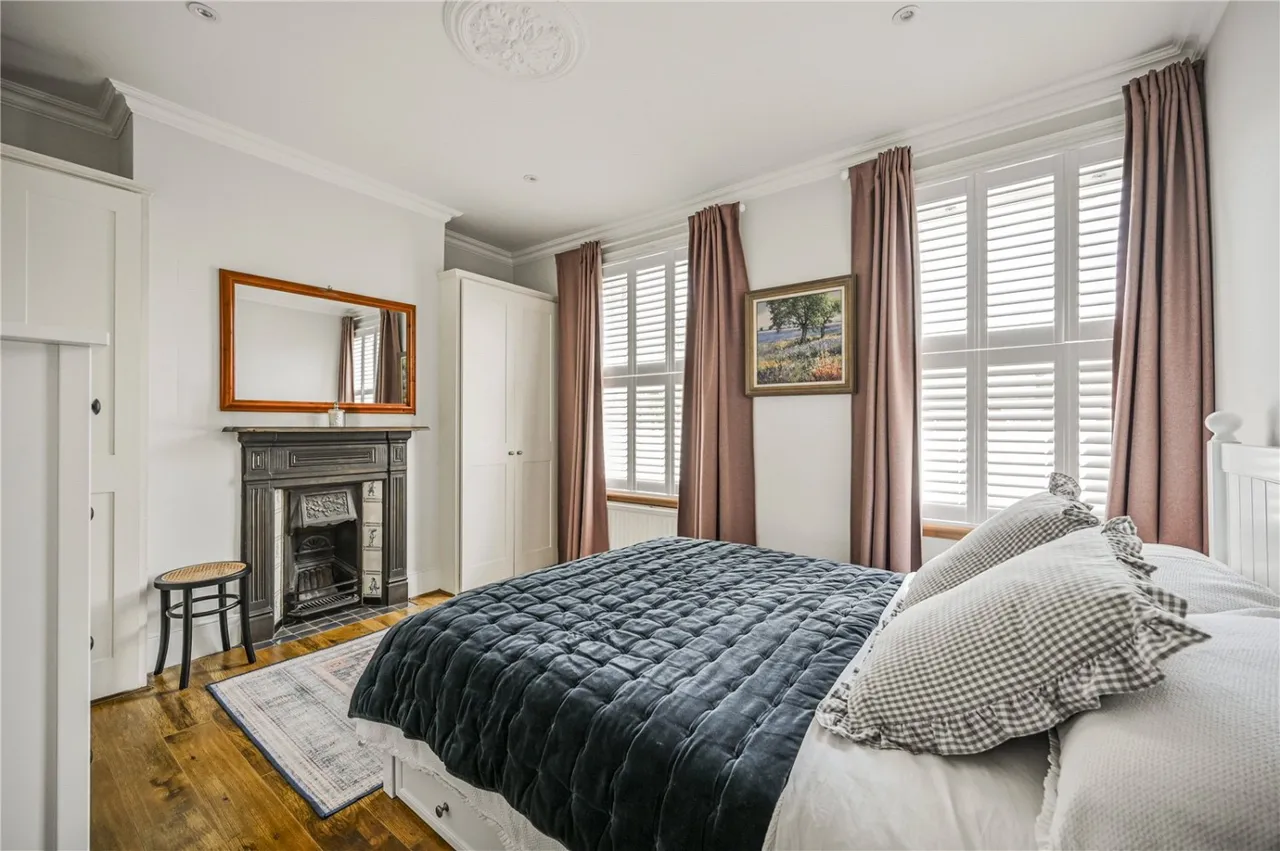 Highworth Road, London, N11, photo 11