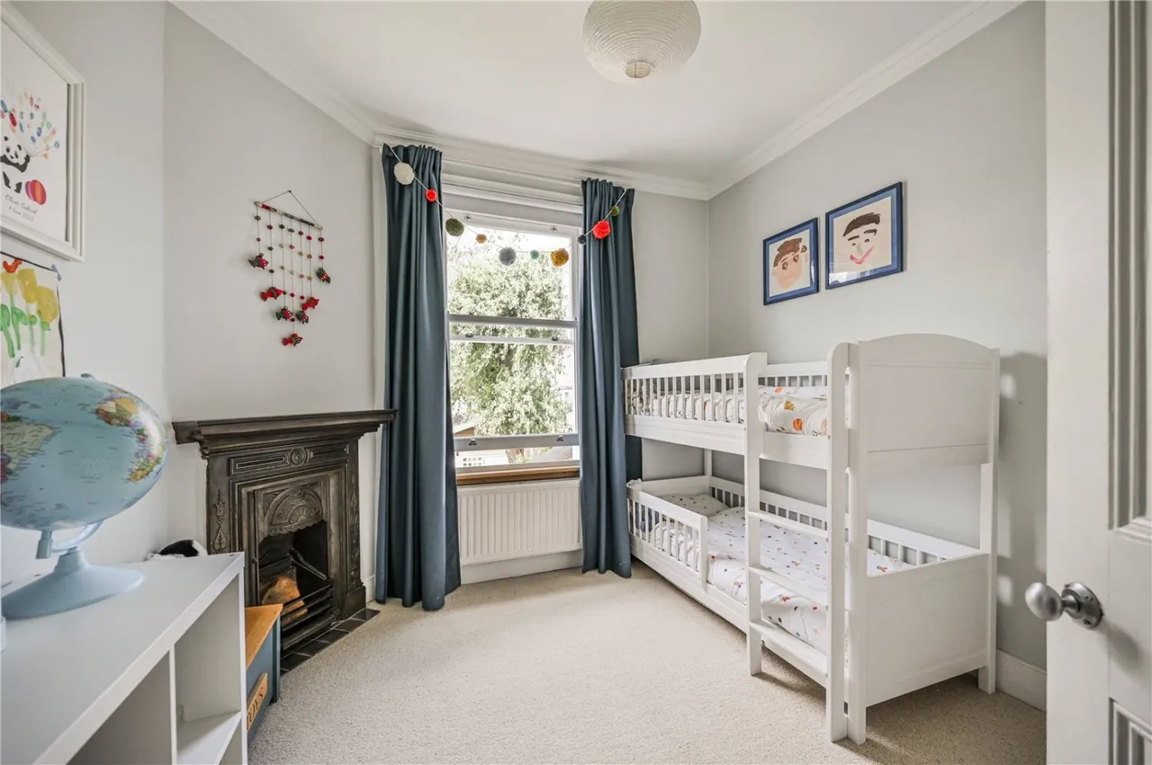 Highworth Road, London, N11, photo 13