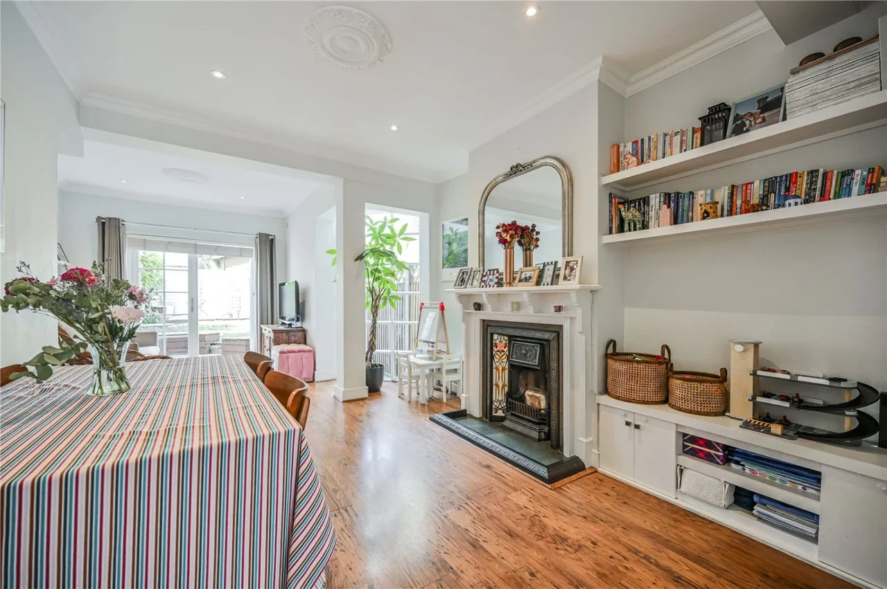 Highworth Road, London, N11, photo 4