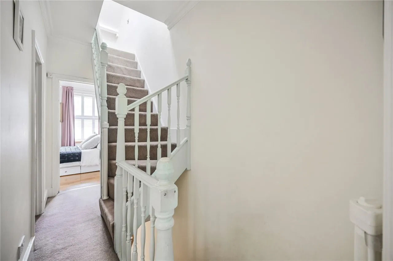 Highworth Road, London, N11, photo 10
