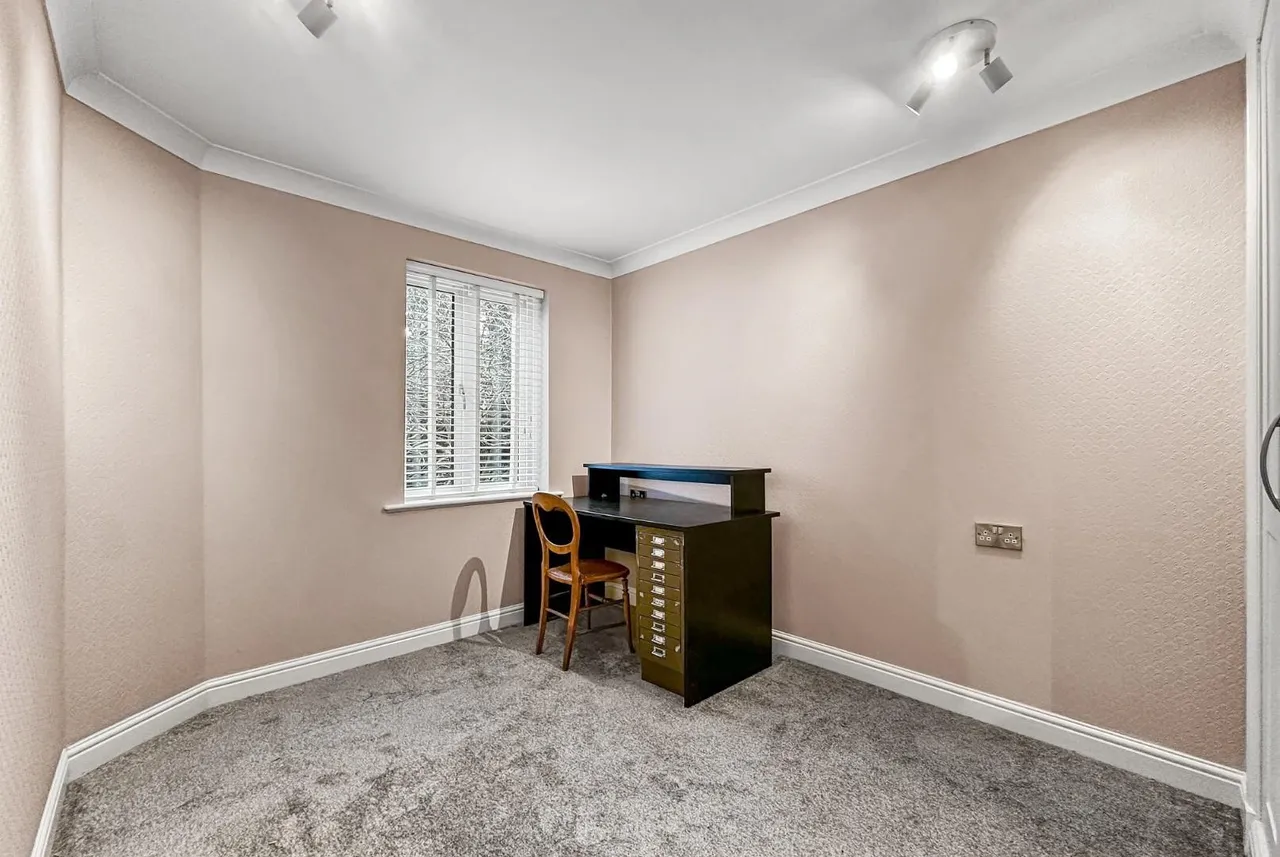 Racefield Road, Altrincham, Cheshire WA14 4AP, photo 13