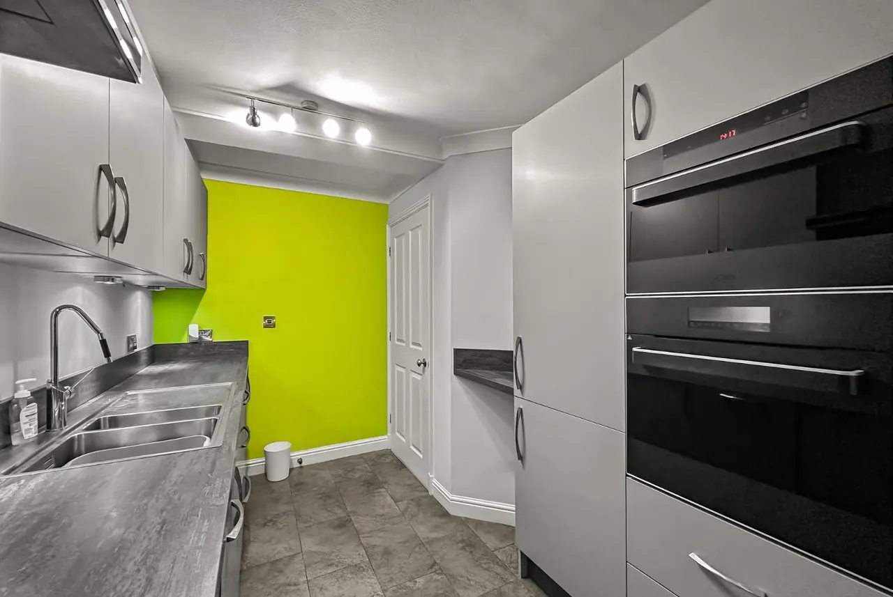 Racefield Road, Altrincham, Cheshire WA14 4AP, photo 9