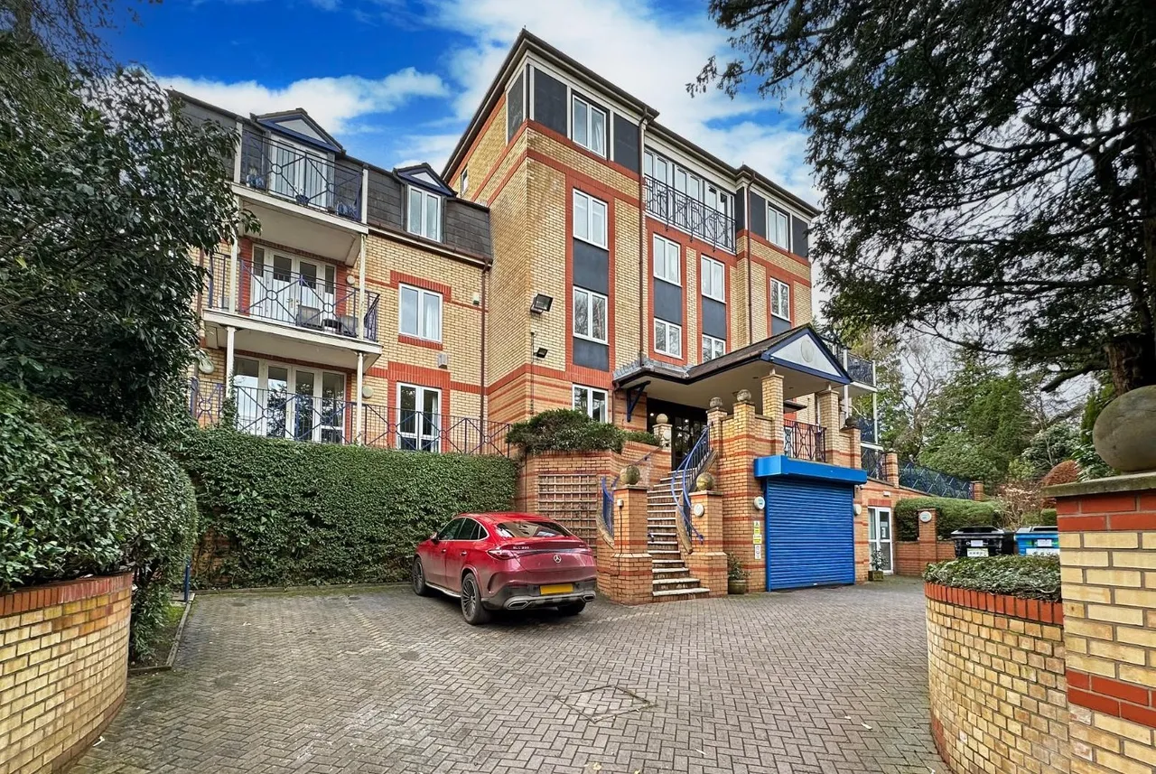 Racefield Road, Altrincham, Cheshire WA14 4AP, photo 22