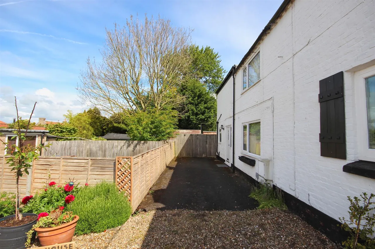 2 bed house for sale — Old Lane, Sigglesthorne