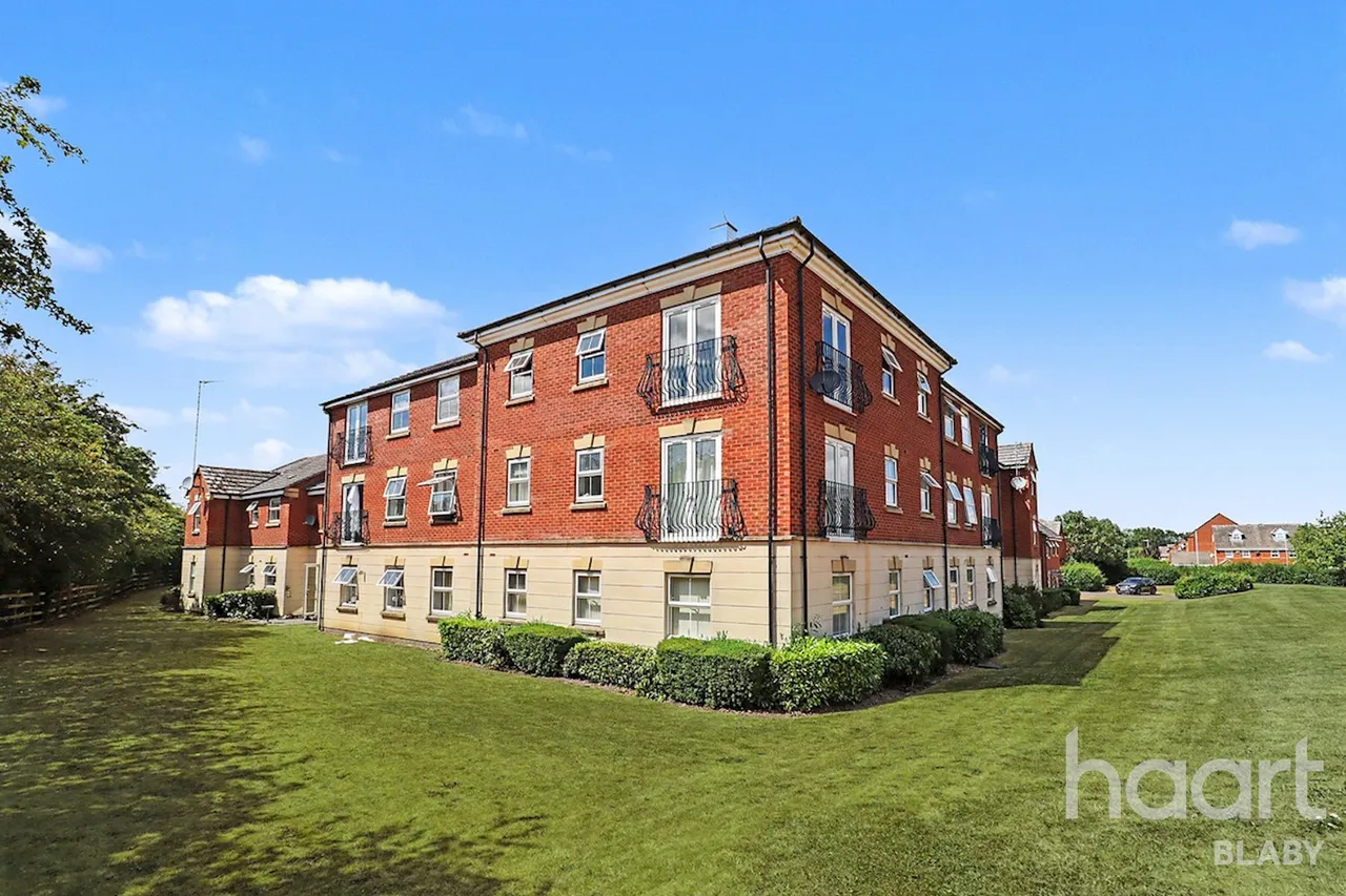 2 bed flat for sale, Loughland Close, Leicester, LE8
