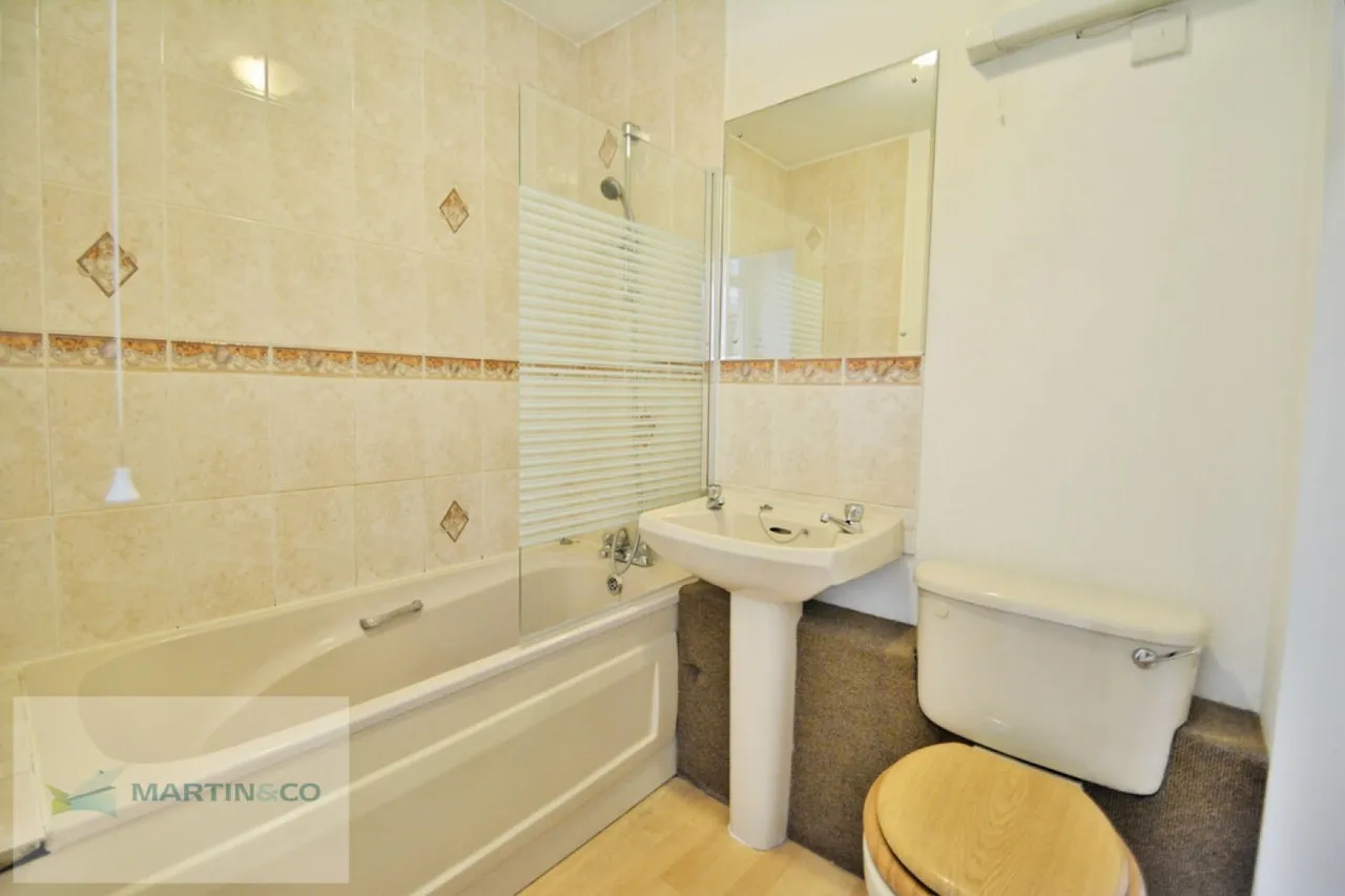 Addlestone, photo 7
