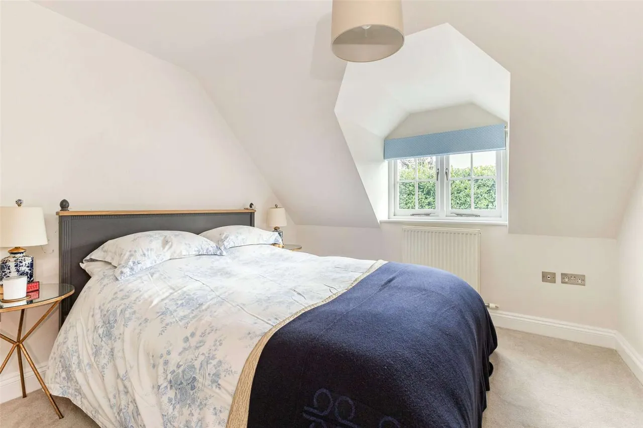Beacon Hill, Penn, Buckinghamshire, HP10 8NH, photo 11