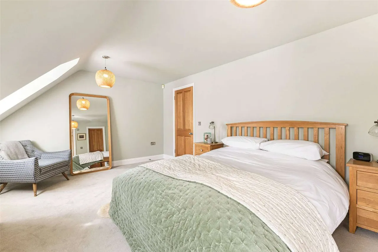 Beacon Hill, Penn, Buckinghamshire, HP10 8NH, photo 9