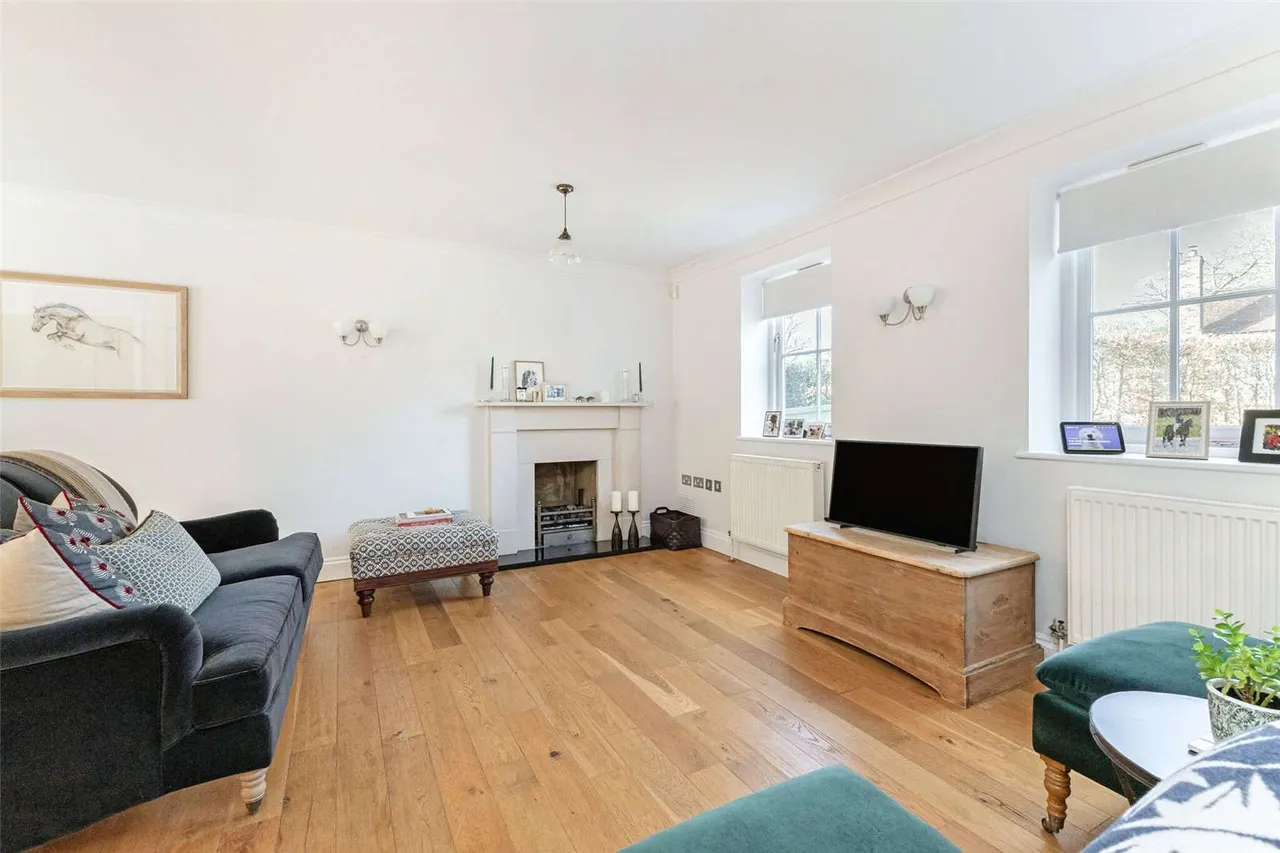 Beacon Hill, Penn, Buckinghamshire, HP10 8NH, photo 2