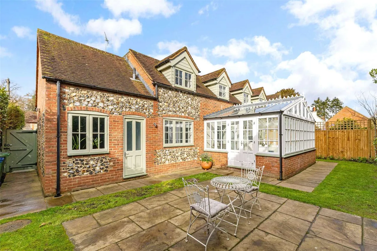 Beacon Hill, Penn, Buckinghamshire, HP10 8NH, photo 5