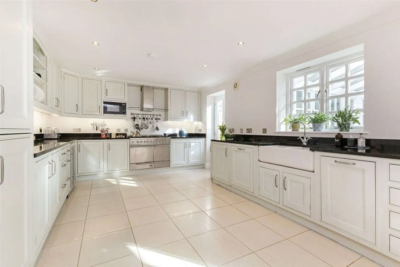 Beacon Hill, Penn, Buckinghamshire, HP10 8NH, photo 8