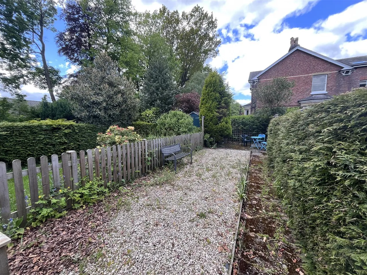 Queens Terrace, Handforth, SK9, photo 7