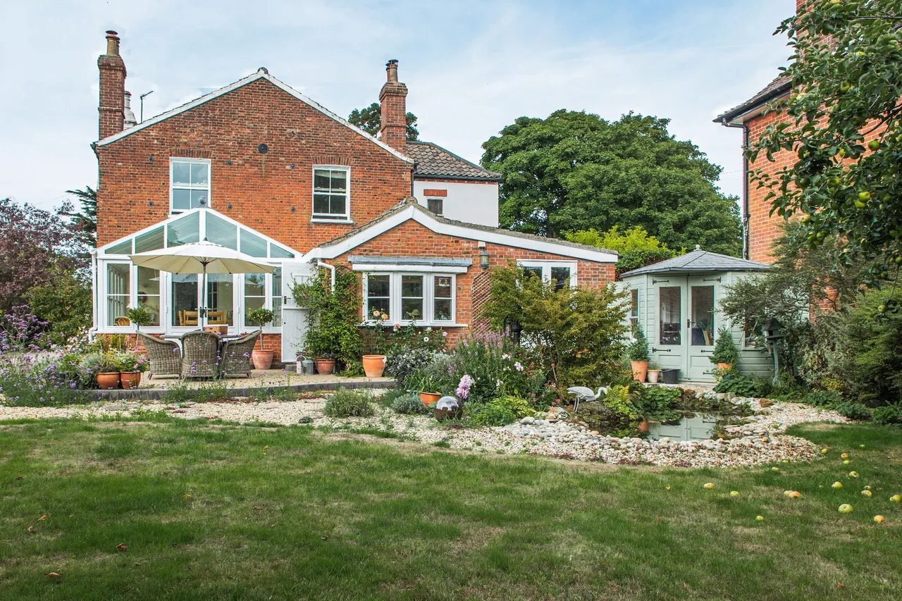Detached Victorian Home in Dereham, photo 3