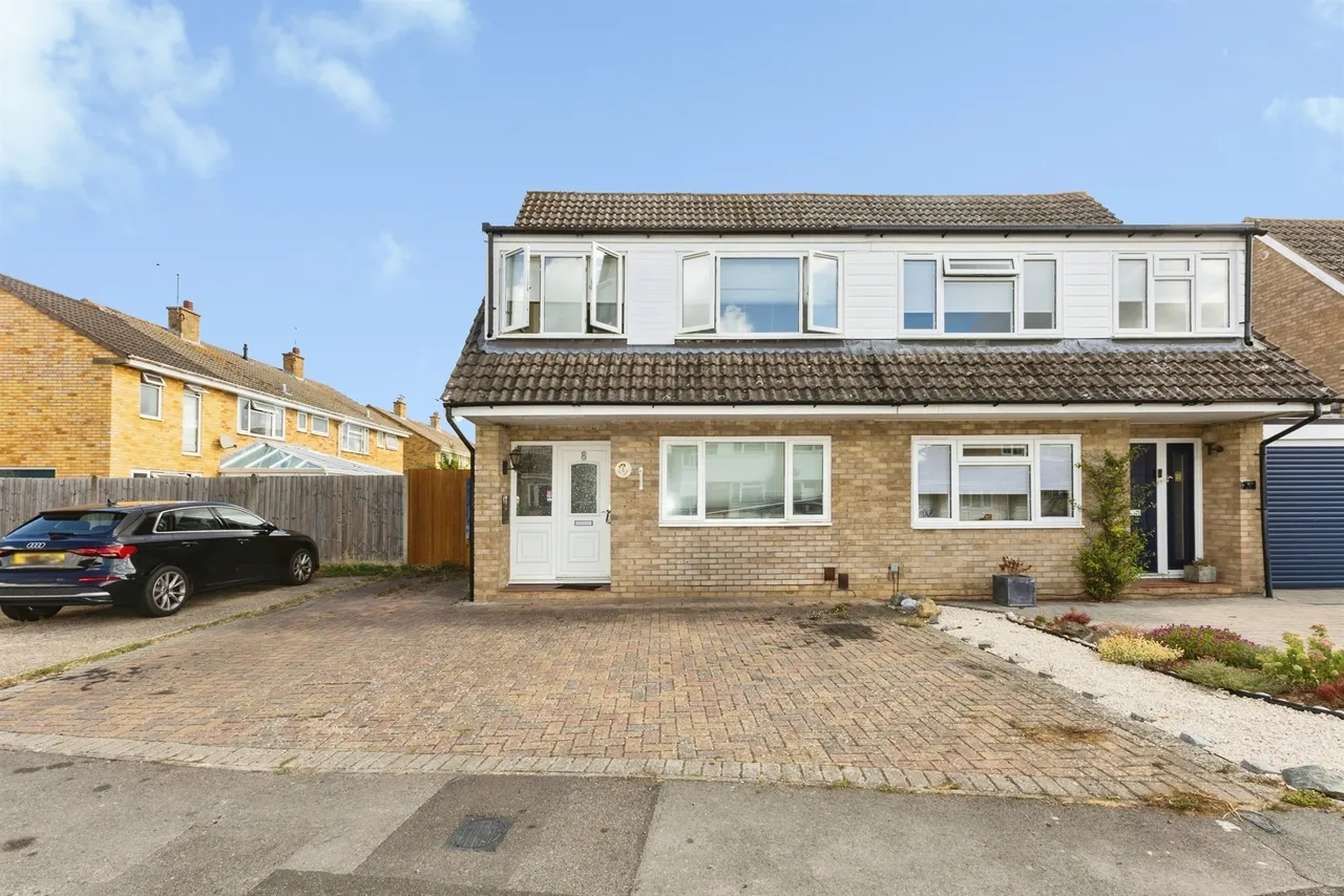 Springdale, Earley, RG6, photo 17