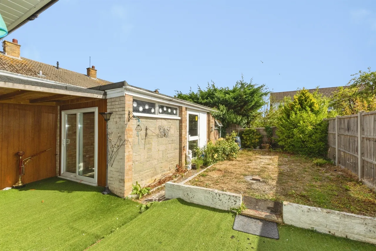 Springdale, Earley, RG6, photo 16