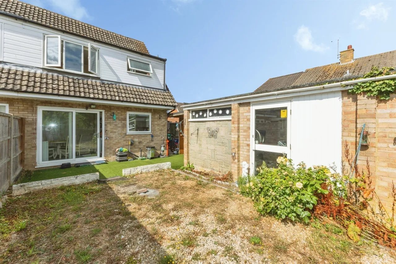 Springdale, Earley, RG6, photo 13