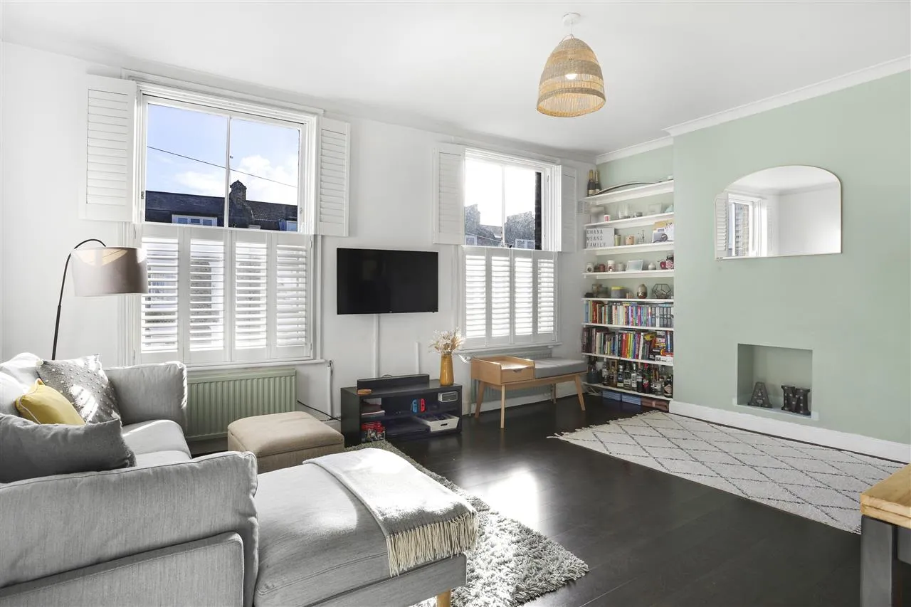2 bed flat for sale — Arthur Road, London