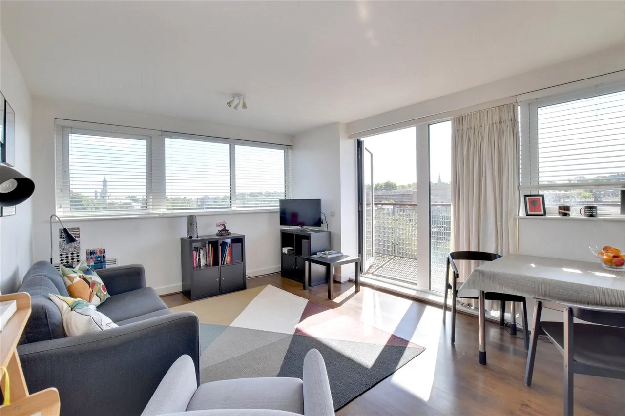 25 Tarves Way, Greenwich, London, SE10, photo 2