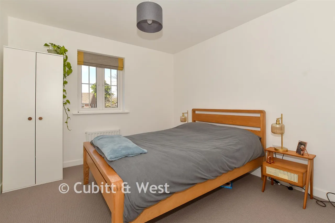 Hewitts Road, Cranleigh, GU6, photo 9