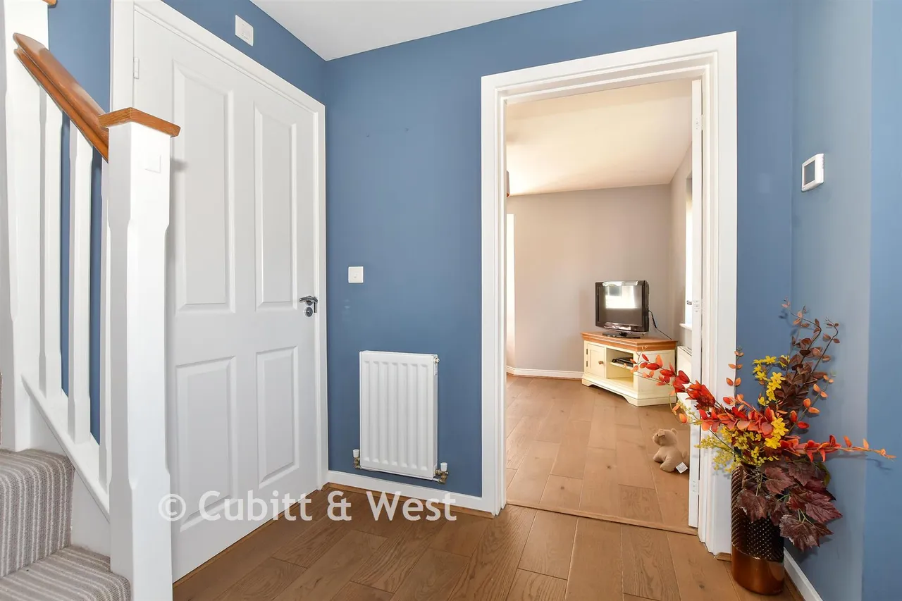 Hewitts Road, Cranleigh, GU6, photo 6