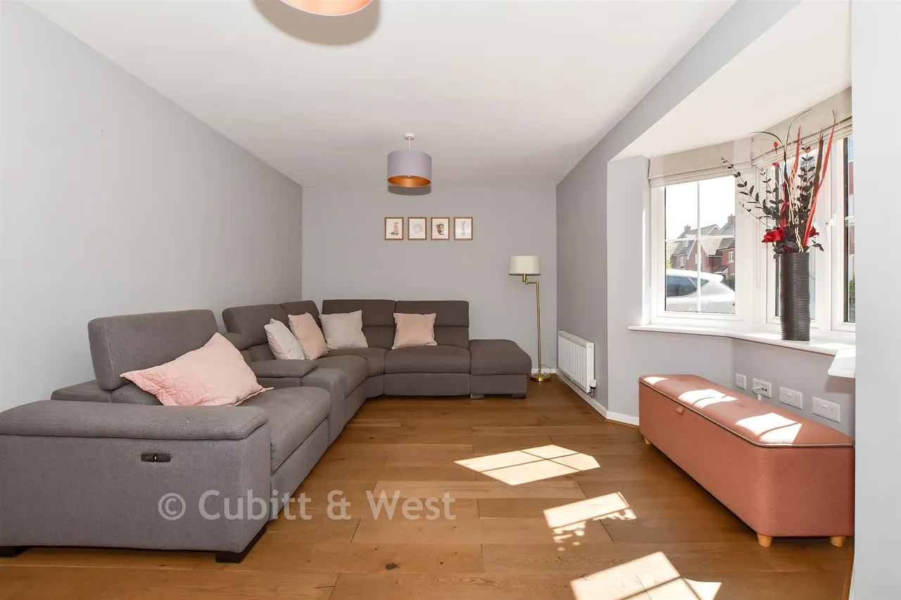 Hewitts Road, Cranleigh, GU6, photo 4