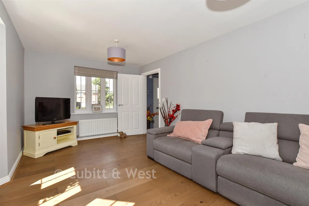 Hewitts Road, Cranleigh, GU6, photo 5
