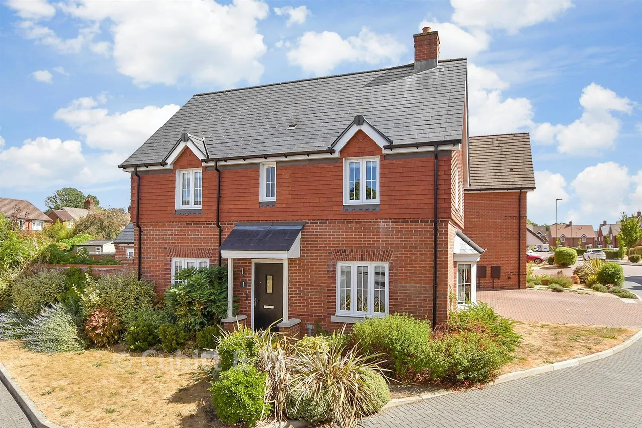 3 bed house for sale, Hewitts Road, Cranleigh, GU6