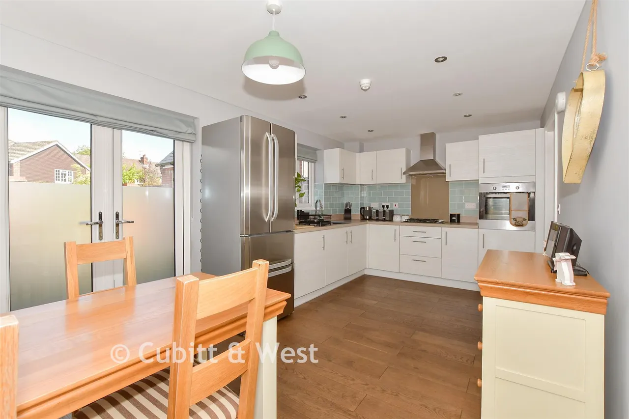 Hewitts Road, Cranleigh, GU6, photo 3