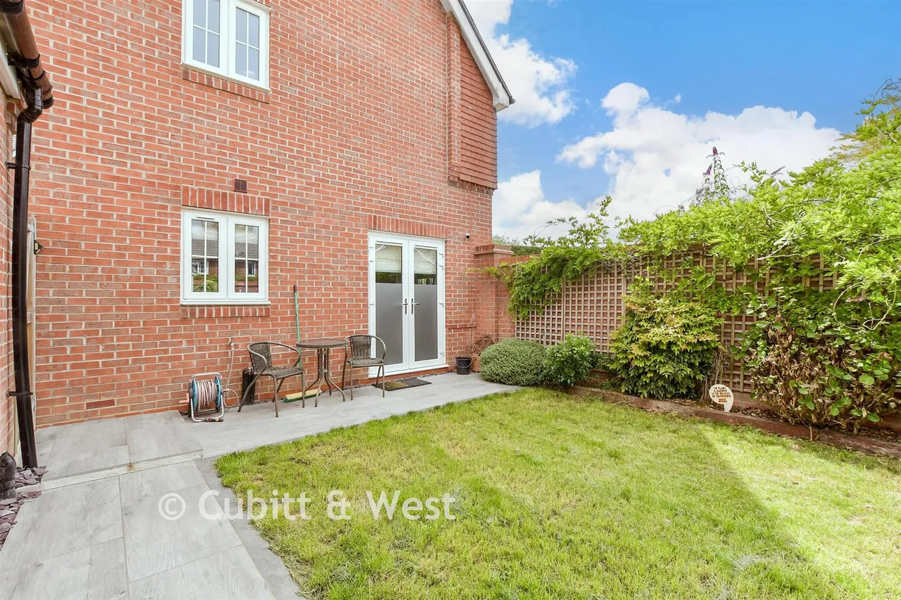 Hewitts Road, Cranleigh, GU6, photo 12
