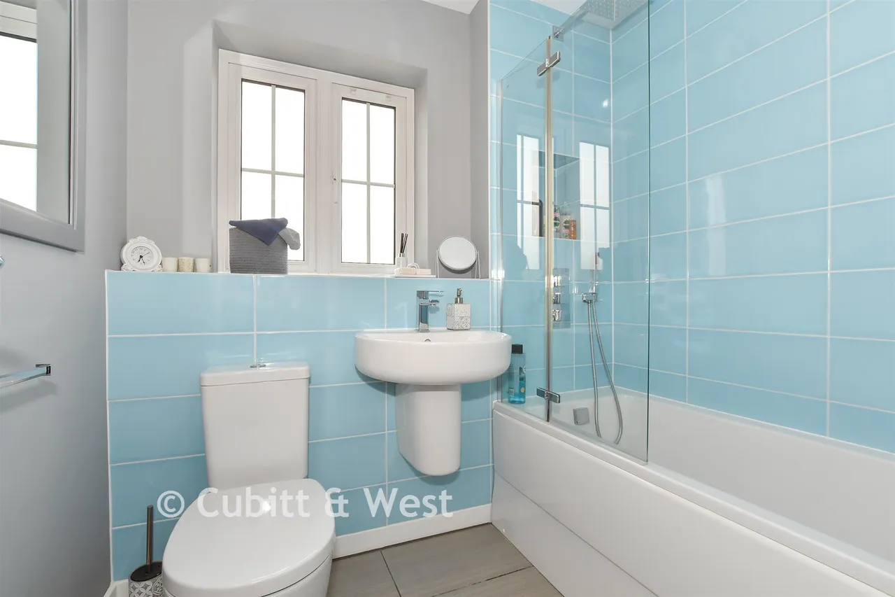 Hewitts Road, Cranleigh, GU6, photo 10