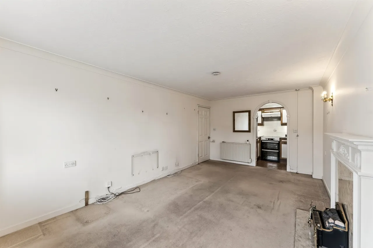 Queens Road, London, SW19, photo 11