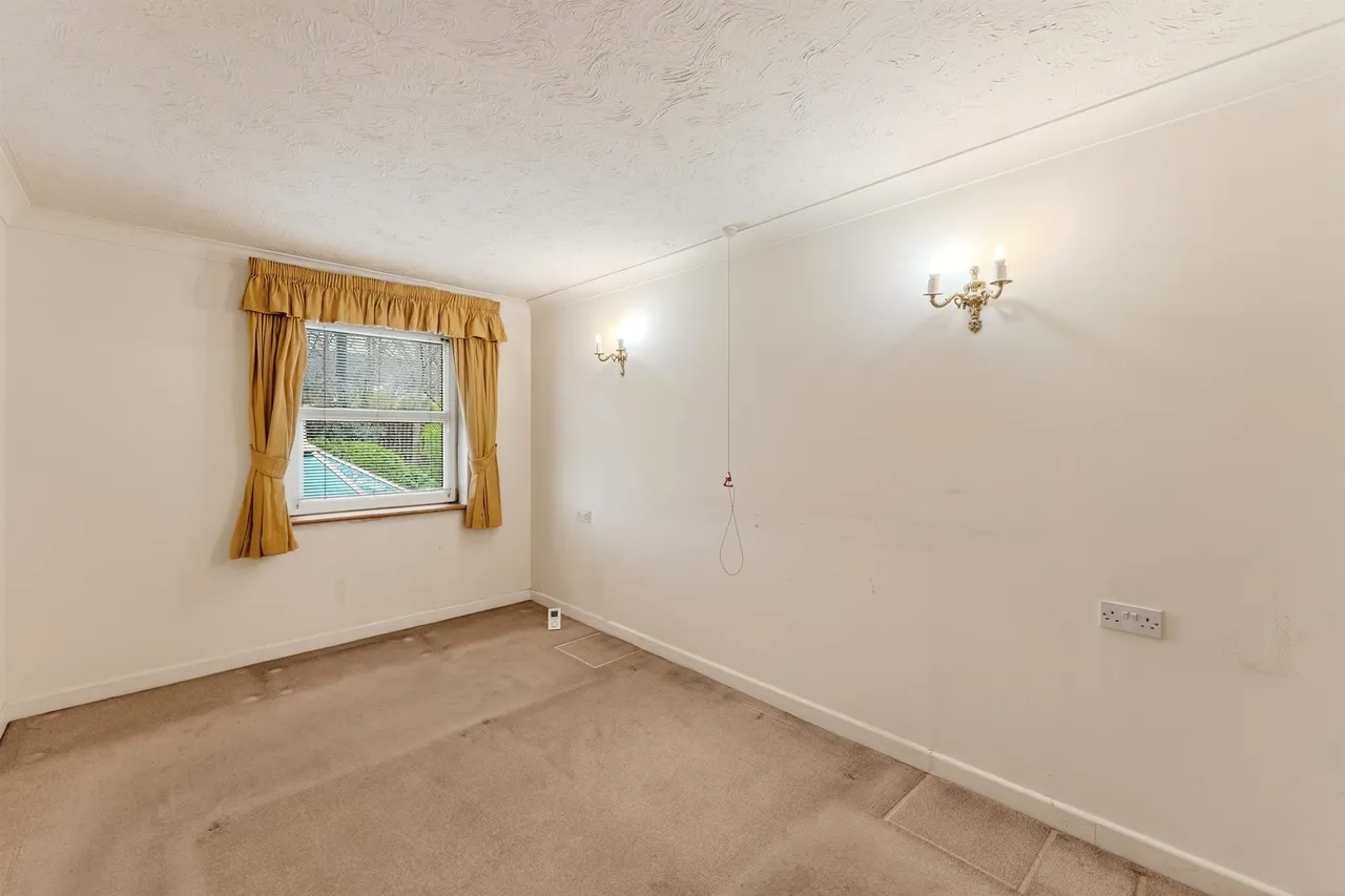 Queens Road, London, SW19, photo 6