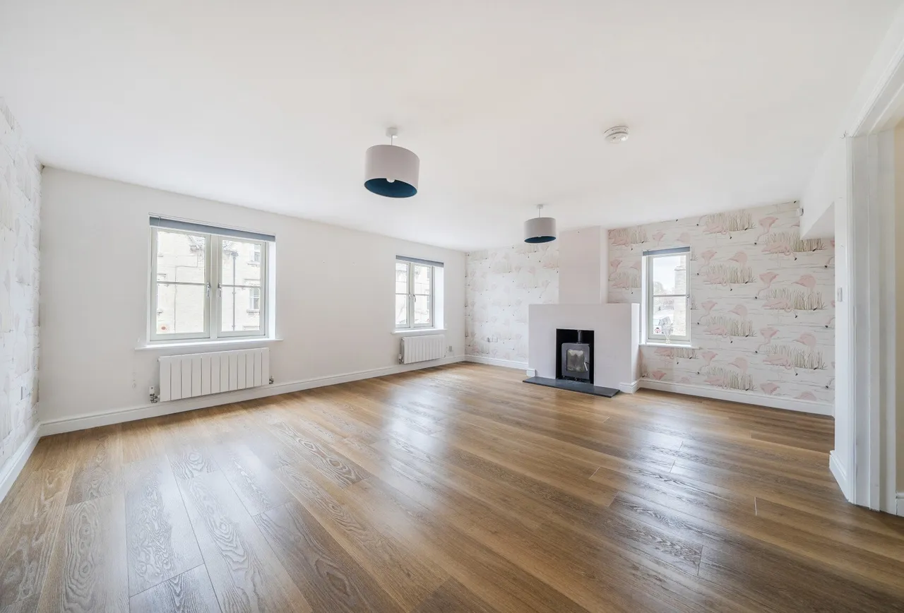 High Street, Gloucestershire, Avening, GL8 8LU, photo 2