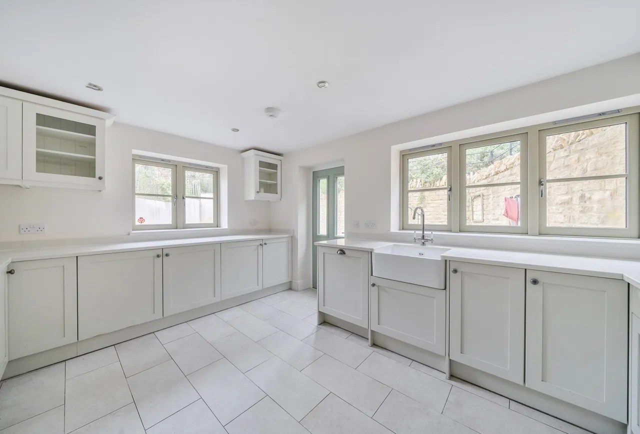 High Street, Gloucestershire, Avening, GL8 8LU, photo 5