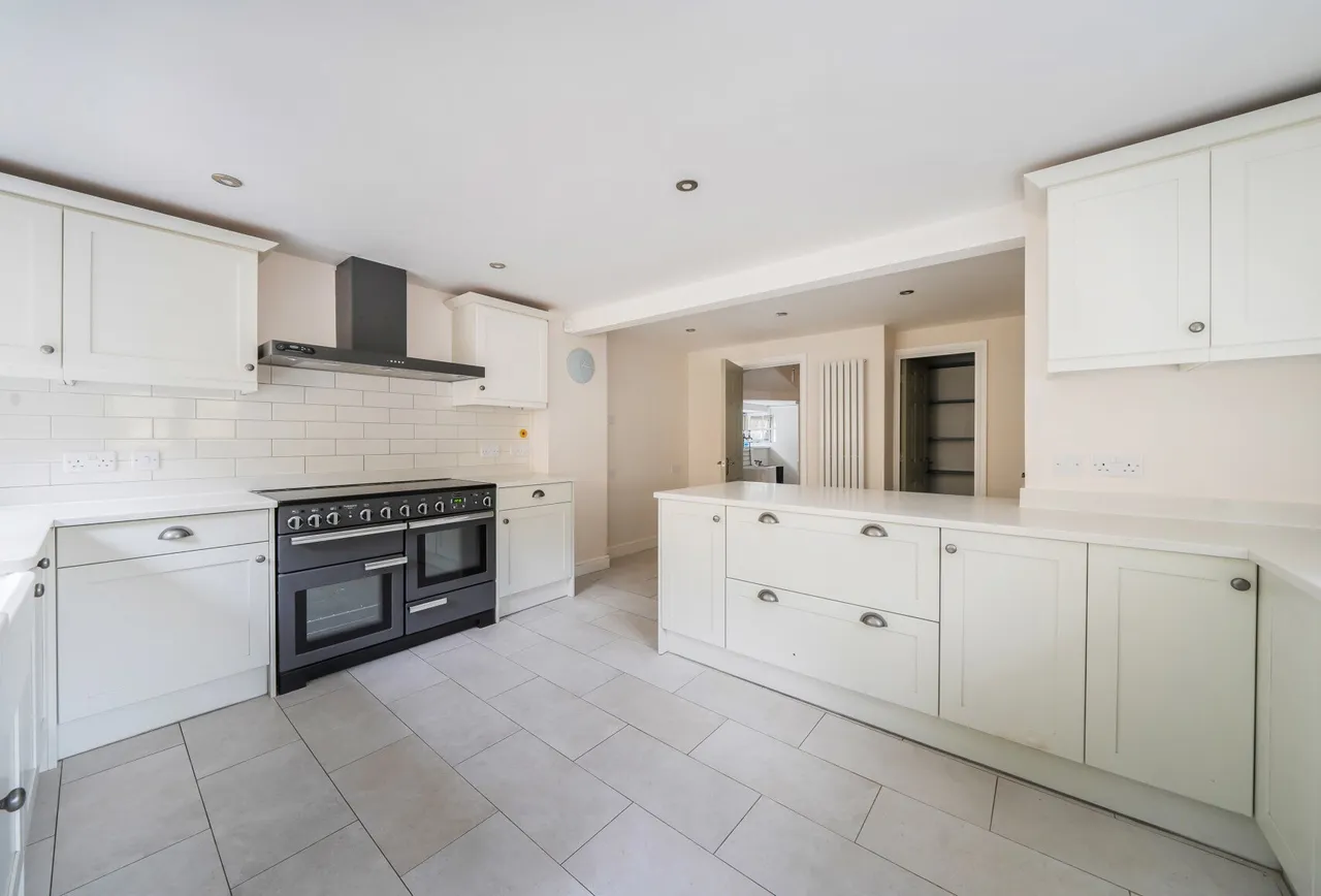 High Street, Gloucestershire, Avening, GL8 8LU, photo 4