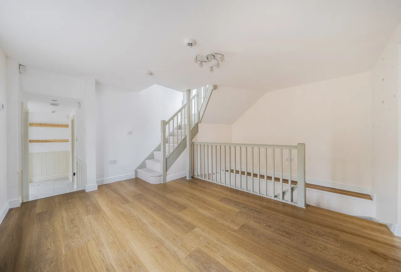 High Street, Gloucestershire, Avening, GL8 8LU, photo 8