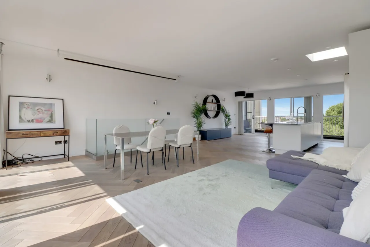 3 bed flat for sale — Goswell Road, Islington