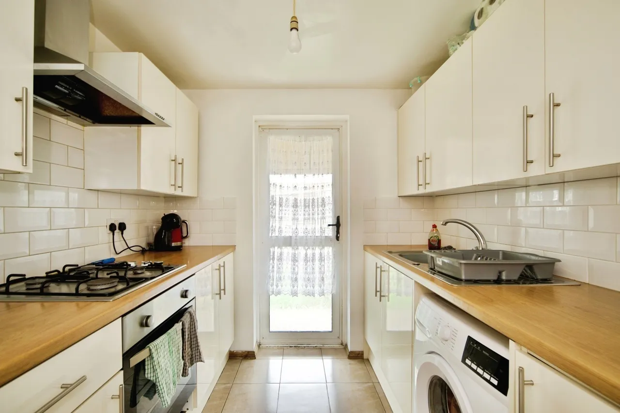 Sheppey Road, Dagenham, Essex, RM9, photo 4