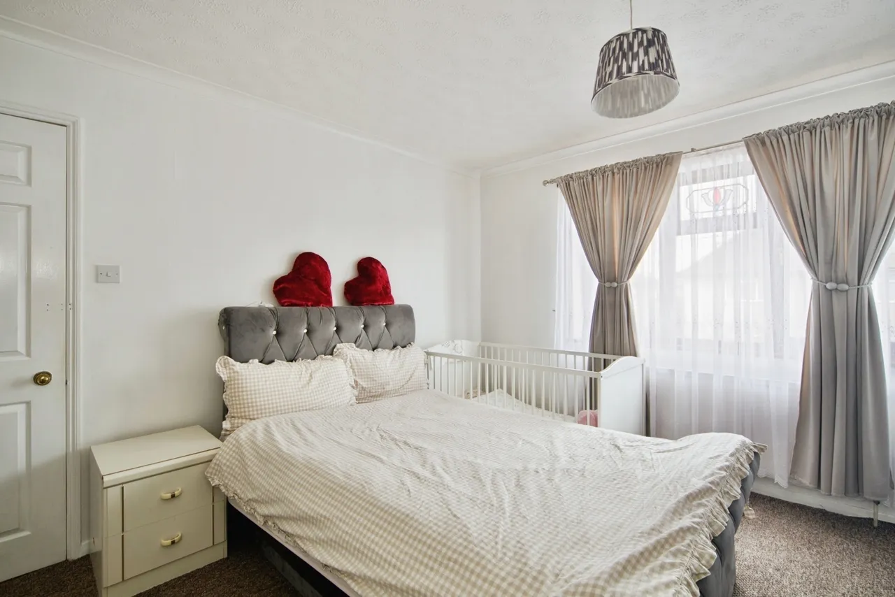 Sheppey Road, Dagenham, Essex, RM9, photo 5