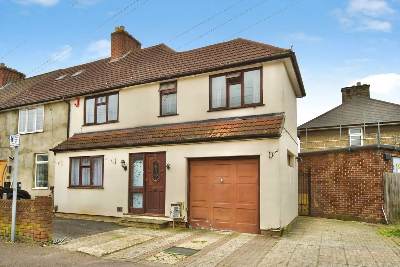 3 bed house for sale — Sheppey Road, Dagenham, Essex, RM9